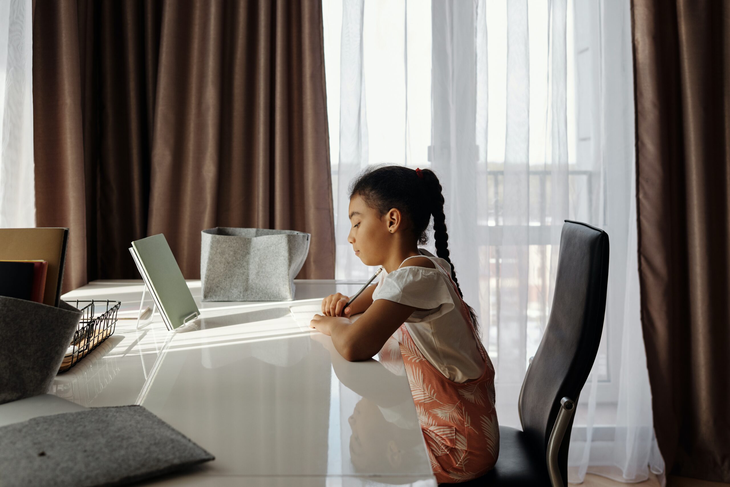 pexels-august-de-richelieu-4260324 Online Education self control