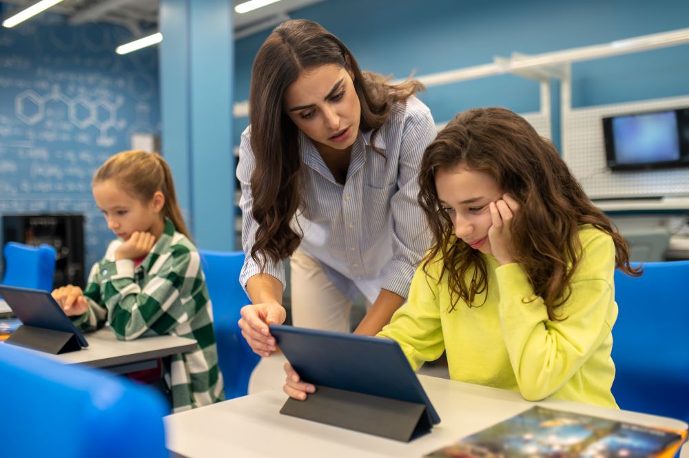 Learning in the Digital Age: Maximizing the top 5 Benefits of Technology in Education